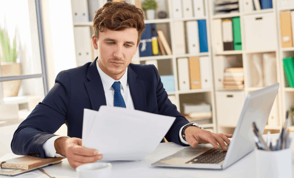 Expert working on divorce certificate translation services in New York to produce reliable and officially accepted documents.